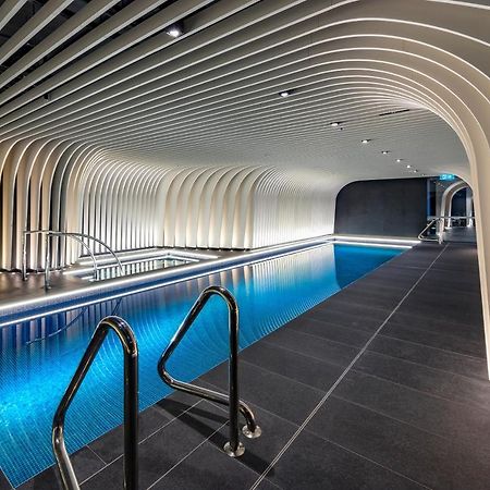Skye Suites Sydney Exteriör bild The pool at The Standard London