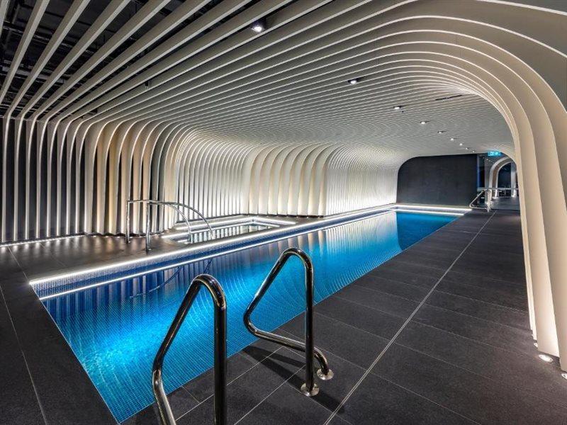 Skye Suites Sydney Exteriör bild The pool at the 2018-opened The Standard, East Village
