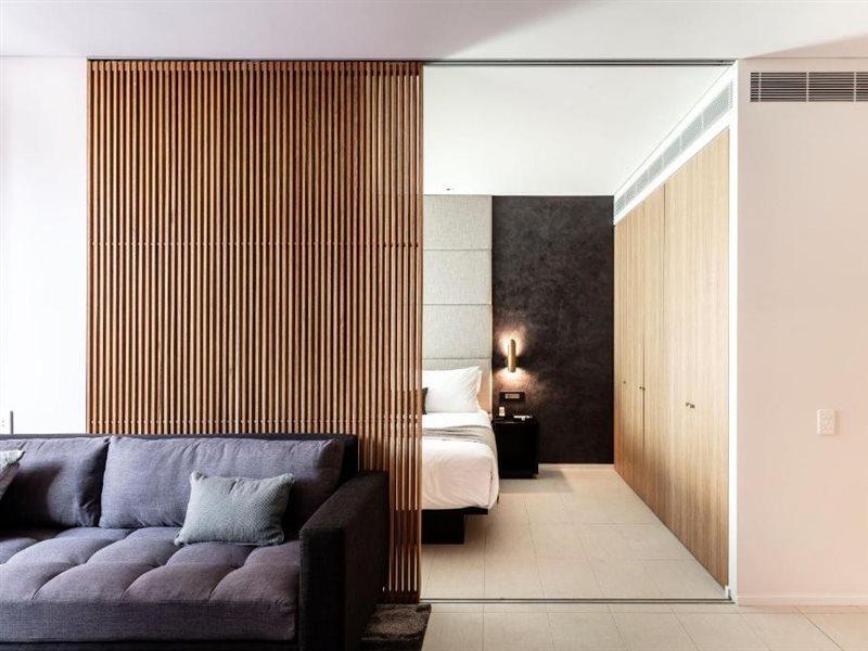 Skye Suites Sydney Exteriör bild A sliding door