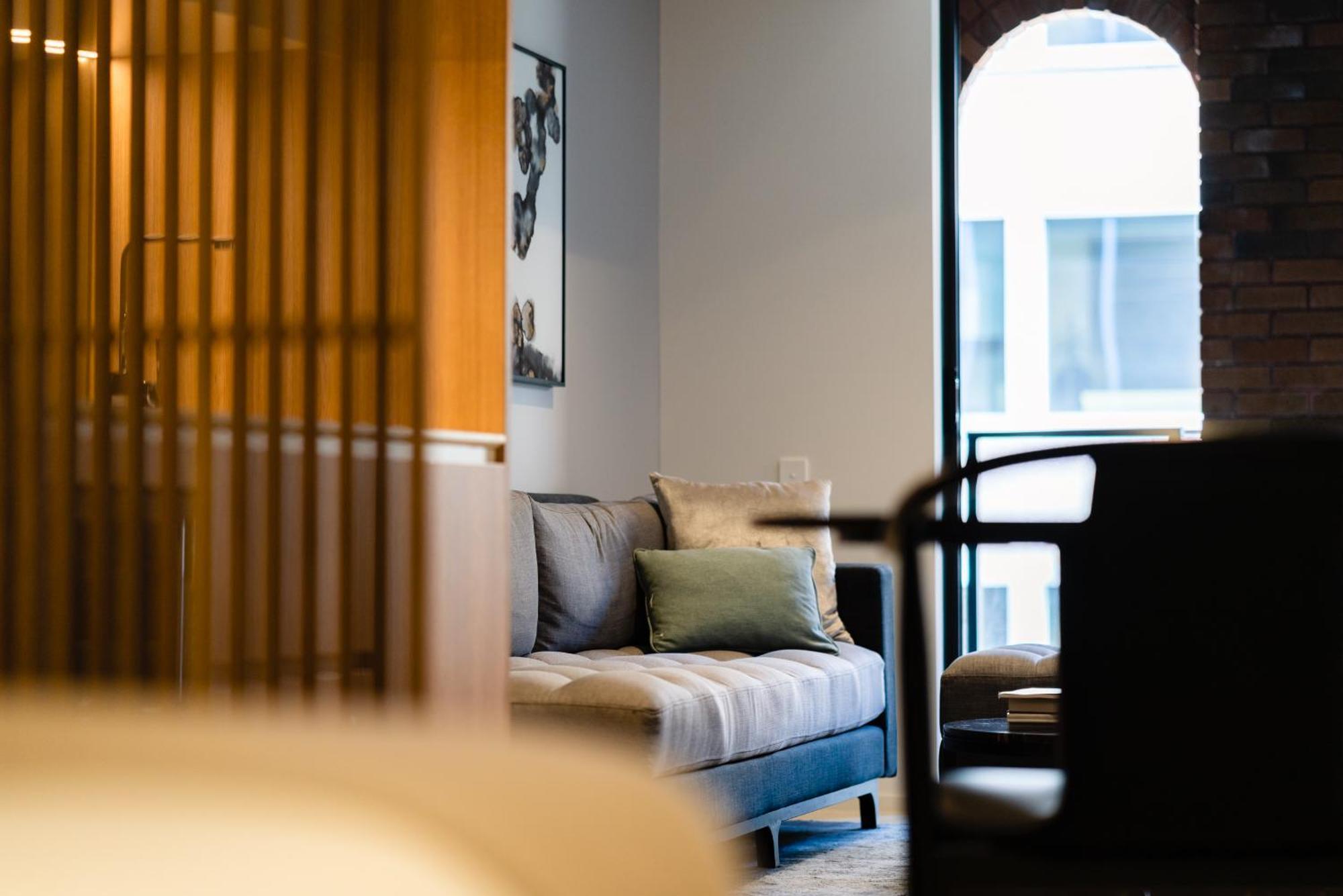 Skye Suites Sydney Rum bild A room at the hotel