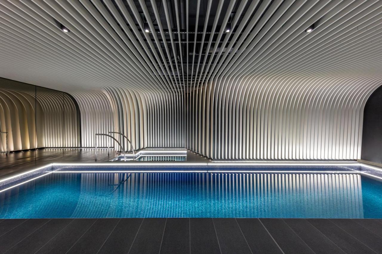 Skye Suites Sydney Exteriör bild The pool at The Standard London