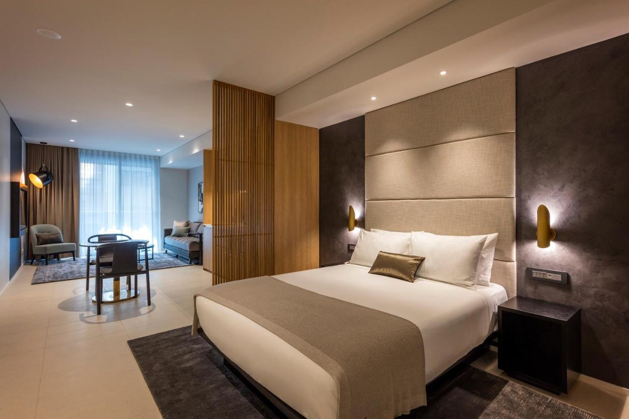 Skye Suites Sydney Exteriör bild A bedroom at the hotel