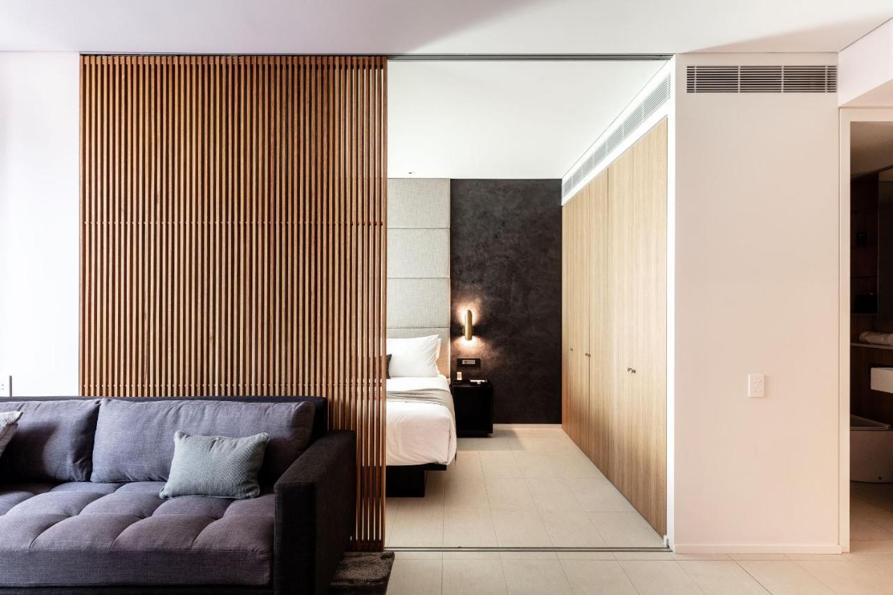 Skye Suites Sydney Exteriör bild A sliding door